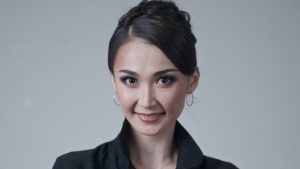 Имя Айгерим по китайски 艾吉里姆 транслитом Ài jí lǐ mǔ