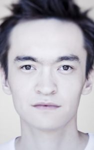 Имя Алим по китайски 阿里牡 транслитом Ā lǐ mǔ