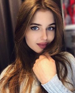 Имя Алина по китайски 阿琳娜 транслитом Ā Lín Nà