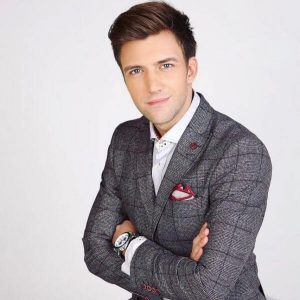Имя Артём по китайски 阿爾焦姆 транслитом Ā Ěr Jiāo Mǔ