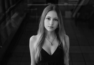 Имя Даша по китайски 達莎 транслитом Dá Shā