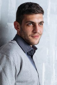 Имя Дмитрий по китайски 德米特裡 транслитом Dé mǐ tè lǐ