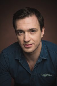 Имя Евгений по китайски 葉夫根尼 транслитом Yè Fū Gēn Ní