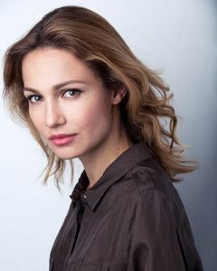 Имя Евгения по китайски 葉夫根尼婭 транслитом Yè Fū Gēn Ní Yà