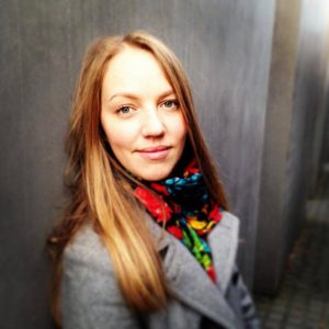 Имя Галина по китайски 波琳娜 транслитом Bō Lín Nà