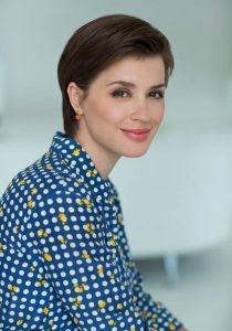 Имя Ира по китайски 伊拉 транслитом Yī Lǎ