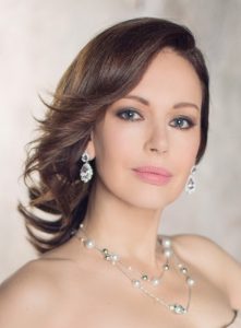 Имя Ирина по китайски 伊麗娜 транслитом Yī Lì Nà