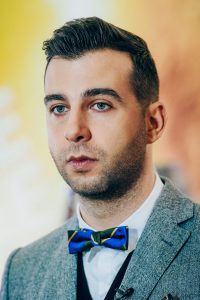 Имя Иван по китайски 伊萬 транслитом Yī Wàn