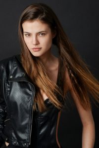 Имя Ксюша по китайски 克秀莎 транслитом Kè Xiù Shā