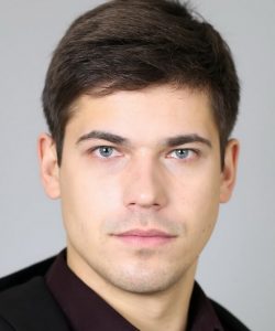 Имя Алёша по китайски 阿廖沙 транслитом Ā Liào Shā