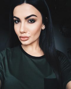 Имя Мадина по китайски 瑪蒂娜 транслитом Mǎ dì nà