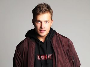 Имя Олег по китайски 奧列格 транслитом Ào Liè Gé