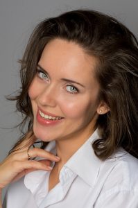 Имя Женя по китайски 熱尼亞 транслитом Rè Ní Yà