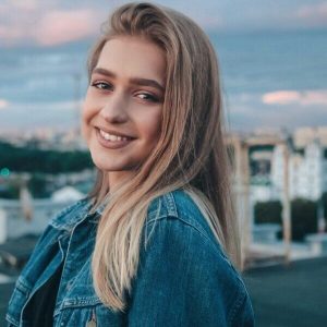 Имя Зина по китайски 基娜 транслитом Jī Nà